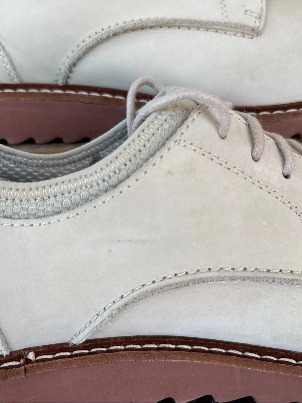 Johnston & Murphy Cream Suede Lace-Up Oxfords with Brown Soles 10.5